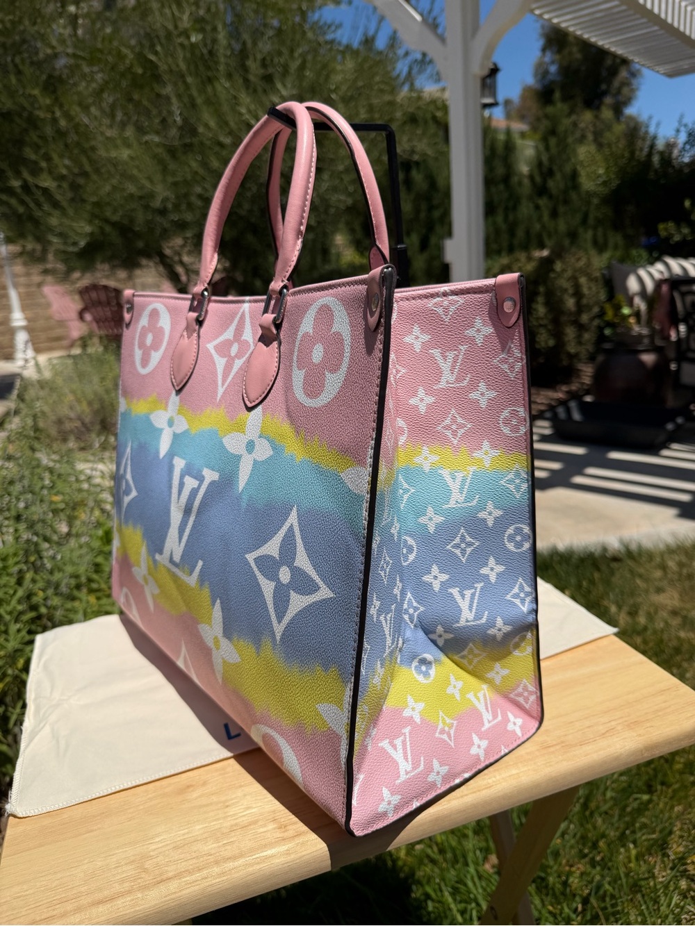 NEW LV Large GM Escale Onthego Pastel Pink Purple Yellow Tie-Dye Tote Bag - Picture 4 of 14